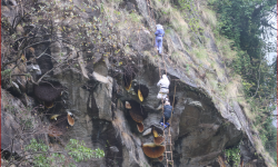 मह काढ्ने परम्परालाई जीवन्त राख्न पुस्ता हस्तान्तरण